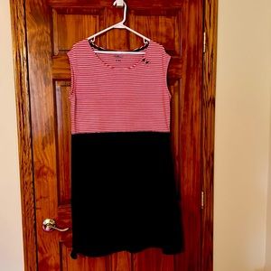 Red,white,navy.Stretchy. Gently worn. Machine wash cold, tumble dry. XL